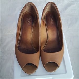 Clarks peep toe heels
